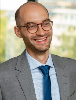 Rechtsanwalt Till Dehnen HWD l Bild von HWD.png