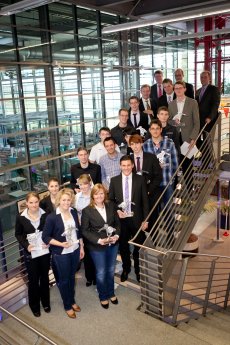 Die Sternbergpreisträger 2012 im Ausbildungszentrum der Heidelberger Druckmaschinen AG am S.jpg