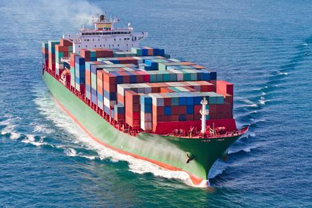 Ohne Batterie auf hoher See: Der Sensor am Container wird mit Vibrationsenergie betrieben