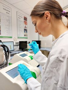 Ms. Kateryna Borysova in the LUM Application Lab