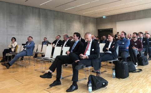 Gute Stimmung beim MAI Carbon Projektforum 2019 im Technologiezentrum Augsburg / © MAI Carbon