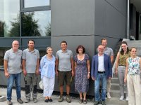 Von links nach rechts: Volker Demattio (Geschäftsführer und Inhaber), Sarvarjon Bobokulov, Annette Rebmann-Schmelzer, Geschäftsführerin der Handwerkskammer Freiburg, Abdumutal Namazov, Marcella Demattio, Christof Burger, Präsident der Handwerkskammer Freiburg, Sion Demattio (Geschäftsführer und Inhaber), Nora Gäng, Abteilungsleiterin Fachkräftesicherung und Mobilität der Handwerkskammer Freiburg, Ann Kareen Mertlik, Mitarbeiterin Fachkräftesicherung und Mobilität der Handwerkskammer Freiburg