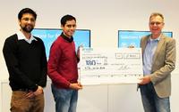 Kaniska Wiar and Mimoun Berrissoun, both management board members of the “Turn 180°” initiative, are very excited about the symbolic check for 2.960 EUR. Dr. Manfred Heinen, CEO of arvato Systems S4M GmbH, handed it over very happily.
