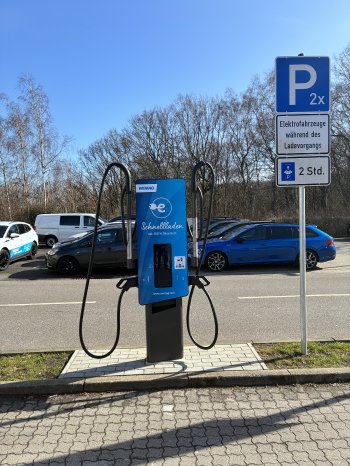 PM_WE26_13_WEMAG mit weiterem Schnellladestandort in Schwerin_Foto2_WEMAG_Felix Plückhahn.JPG