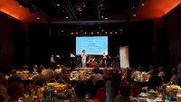 Trotz hoher Temperaturen informierten sich zahlreiche Teilnehmende über das Thema Sustainable Finance auf der 5. CO2nferenz der efa in Dortmund.