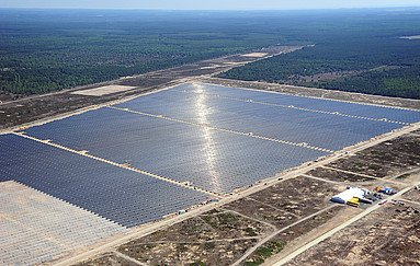 Der Solarpark Lieberose ist mit 53 Megawatt Nennleistung die zweitgrößte Photovoltaik-Anlag.jpg