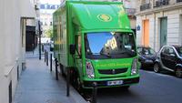 Ein Renault Maxity-Elekro für die Belieferung von Luxusboutiquen in Paris