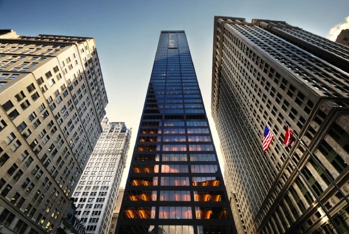 Wall-Street-Hochaeuser_Depositphotos_CONNEKTAR (1).jpg