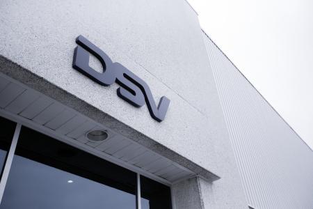 With the rising demand of consumers shopping online, DSV, a global 3PL transport and logistics company, needed to increase their capacities to deal with the growing number of e-commerce customers.