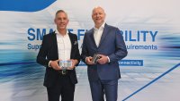 SMC Deutschland wird Teil der ctrlX World von Bosch Rexroth. Im Foto v.l.n.r.: Steffen Winkler, Vertriebsleitung der Business Unit Automation & Electrification bei Bosch Rexroth und Torsten Wöhler, Senior Vice President of Sales & Product Marketing bei SMC Deutschland. / Foto: Bosch Rexroth AG