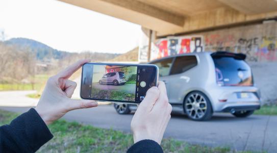 Ein VW up GTI fährt miteinem ST X Gewindefahrwerk dynamischer.