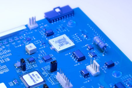 Dymax DualCure 9771 erfüllt als einzige Schutzbeschichtung die Anforderungen nach Mil-Std 883 Methode 5011