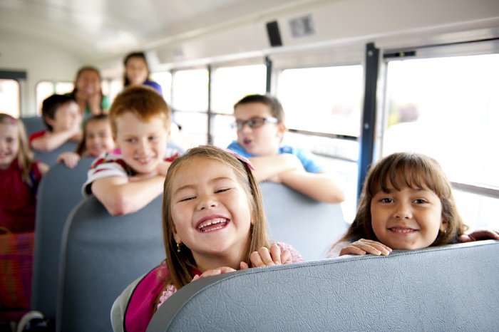 iStock_CEFutcher_Kinder_Bus1.jpg