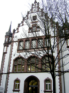Außenansicht des sanierten Gerichtsge-bäudes in Duisburg. Foto: MC-Bauchemie Müller GmbH & Co. KG