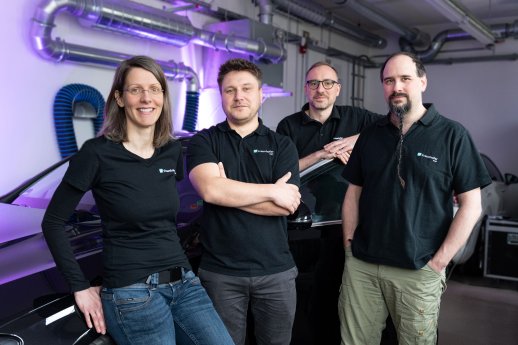 fraunhofer-idmt-mb-entwicklerteam-garage.jpg