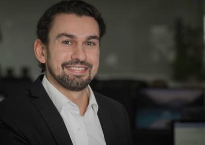 Konstantin Janusch, Geschäftsführer der yourfirm GmbH, ist stolz, neuer Partner des Medienpreises Mittelstand zu sein