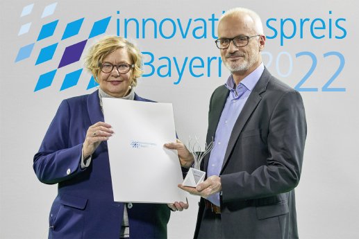 sgr_innovationspreis-bayern_uebergabe.jpg