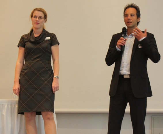 cobra Marketingleiterin Petra Bond (links) und cobra Entwicklungsleiter Sebastian Broghamme.jpg