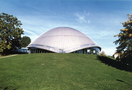 Außenansicht des Zeiss Planetariums Bochum.jpg