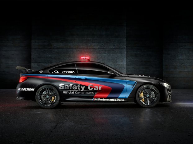 BMW_M4_SafetyCar_2015_Breitseite.jpeg