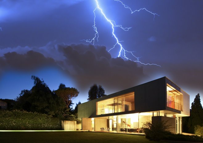Blitz_Gewitter_GebÃ¤ude_Haus_Landschaft_1.png