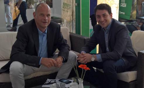 Die Geschäftsführer Matthias Siegel, Isofleet GmbH und Dirk Gänsbauer, collectingsystems GmbH vereinbaren Kooperation auf IFAT 2016