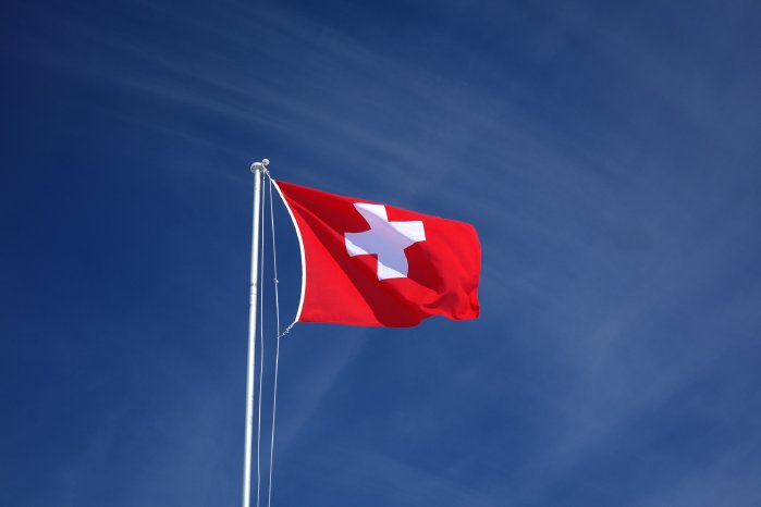 Evora-Schweiz-Flagge-PR.jpg