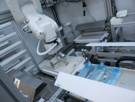 Robot assistant dental practice_2.JPG