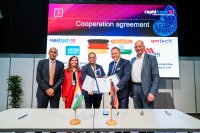 Unterzeichnung der Kooperationsvereinbarung zwischen AMTech Expo und der Rapid.Tech 3D – v. l. Harish Parvathaneni/Botschafter der Republik Indien in Deutschland, Michaela Küchler/Generalkonsulin der Bundesrepublik Deutschland in Chennai/Indien, Aditya Chandavarkar/Mitgründer der AMTech Expo, Michael Kynast/Geschäftsführer der Messe Erfurt, Wolfgang Tiefensee/Minister für Wirtschaft, Wissenschaft und Digitale Gesellschaft des Freistaates Thüringen. / Foto: Messe Erfurt, Christian Seeling