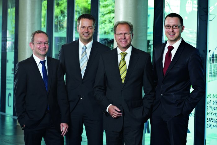 KNAPP_AG_management_team_with_Eduard_Wünscher.jpg