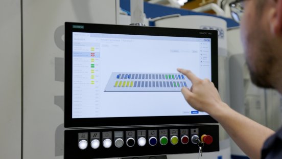 Timeline 1.00_02_22_03.Standbild007.jpg