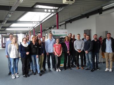 Semester 1 und 2 bei der ersten Präsenz in Zweibrücken mit Frau Prof. Dr. Reuter (Mitte) und Herrn Prof. Dr. Piazolo (4. von rechts) / Foto: HSKL