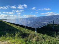 24.180 Solarmodule zählt die größte Photovoltaikanlage der Haller Stadtwerke. Bürgerinnen und Bürger aus ihrem Netzgebiet und Vellberg können sich an der Anlage finanziell beteiligen.