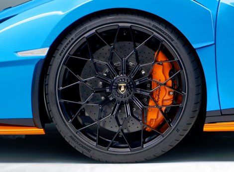 Lamborghini setzt auf Bridgestone Reifen für den spektakulären Huracán STO.JPG