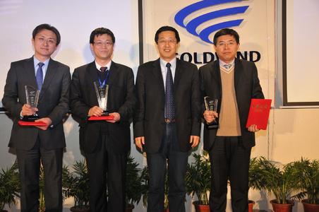 Schaeffler Wins Goldwind "2011 Excellent Supplier Award": Li Zhaodong of Schaeffler China (first from left) with Mr. Wu Gang, Chairman of Goldwind Science & Technology Co., Ltd. (third from left) and other winning suppliers