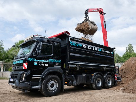 dino-selbstlader-erdaushub-berlin-bau-und-gartensaison.png