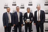 TOP 100 Preisverleihung: Aumüller Aumatic erhält den Innovationspreis bereits zum siebten Mal in Folge (v.l.: Jürgen Sattich, Norbert Holzhammer, Ranga Yogeshwar, Alexander Birner). TOP 100 Preisverleihung: Aumüller Aumatic erhält den Innovationspreis bereits zum siebten Mal in Folge (v.l.: Jürgen Sattich, Norbert Holzhammer, Ranga Yogeshwar, Alexander Birner).