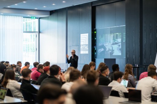 Herunterladen (2).jpg