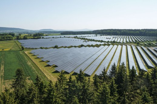Bild_1_Eröffnung_Solarpark_Langenenslingen_Quelle_EnBW_Paul_Gärtner.jpg