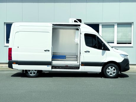 Winter Kuehlfahrzeuge_Fleischgehaenge 2 Bahnen Außen.jpg