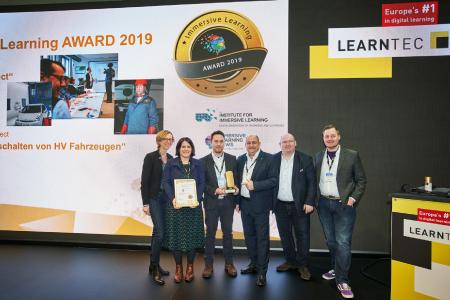 v.l.n.r.: Gisela Strauß, Karoline Morales Aviles, Oswin Breidenbach, Torsten Merk (alle TÜV SÜD Akademie), Torsten Fell (Immersive Learning Institute), Christian Steiner (senselab.io), Foto: Messe Karlsruhe/ Behrendt und Rausch