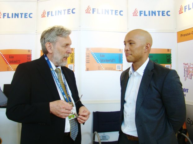 ACE Abanador von der Ledon lamp GmbH und Lucien Feiereiser am Stand der Flintec IT GmbH am .JPG