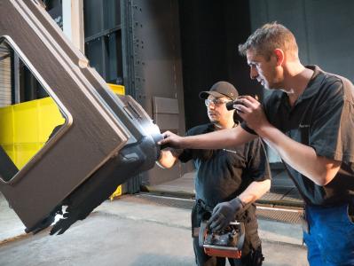 Die neue Strahlanlage bringt für die Kunden von Kurtz Ersa eine kürzere Durchlaufzeit bei verbesserter Oberflächenqualität mit sich (Foto: Kurtz Ersa)