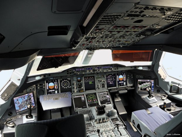 100618_A380_Cockpit_mit_Class_2_EFB.jpg