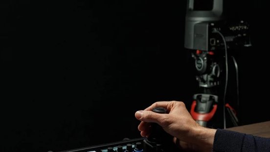 skaarhoj-rc-sk5-lifestyle_key-benefit_06_711b979c5968412a9a1e384e6e6cc6d5