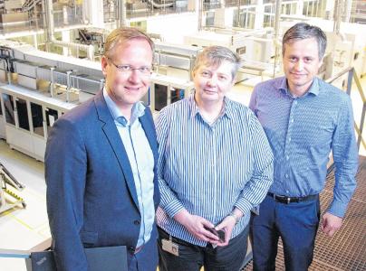 Ein Teil des Senior-Management-Teams von AVANCIS (von links): Daniel Zinner verantwortet als Head of Human Ressources die Personalgewinnung und -entwicklung. Dr. Iris Didschuns ist als Senior-Manager Engineering für die Qualität der Module zuständig und Jochen Weick untersteht als Senior-Manager Sales und Marketing der komplette Vertrieb, Foto: TZ/S. Stöber