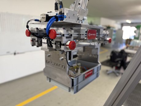 Bild 1 Destaco_Sackgreifer_KLT-Greifer_Totale.jpg