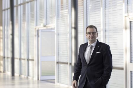 “As an exhibitor of many years we value BrauBeviale as a venue that strengthens our customer relations in the long term, encourages technical discussion and the transfer of knowledge and provides us with the perfect opportunity to present our innovations to a specialist public,” explains Dr. Johannes T. Grobe, CSO for the KHS Group