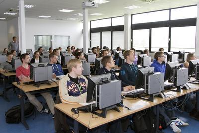 Große Resonanz: Die Lehrveranstaltung „Einführung in CRM-Systeme“ am Lehrstuhl von Univ.-Prof. Dr. Axel C. Schwickert ist sehr gut besucht. Foto: CURSOR/SB