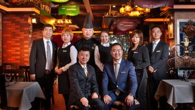 Koch und Management Team des Restaurants St. Louis in Xìan, China